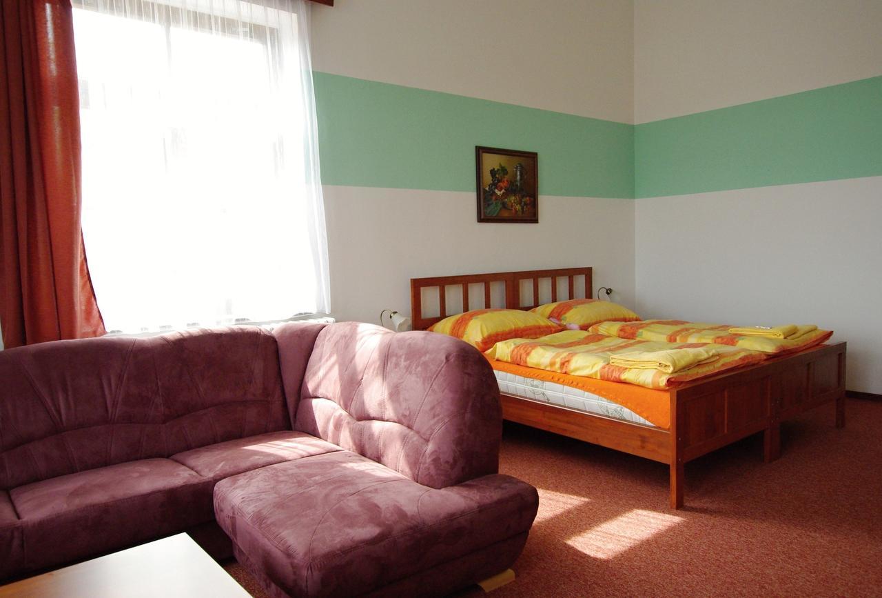 Koleje Zamecek Hotel เลดนิตเซ ภายนอก รูปภาพ